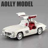 1/24 Vintage Mercedes-Benz 300SL Diecast Model Cars with Sound & Light – Alloy Pull Back Toys - White